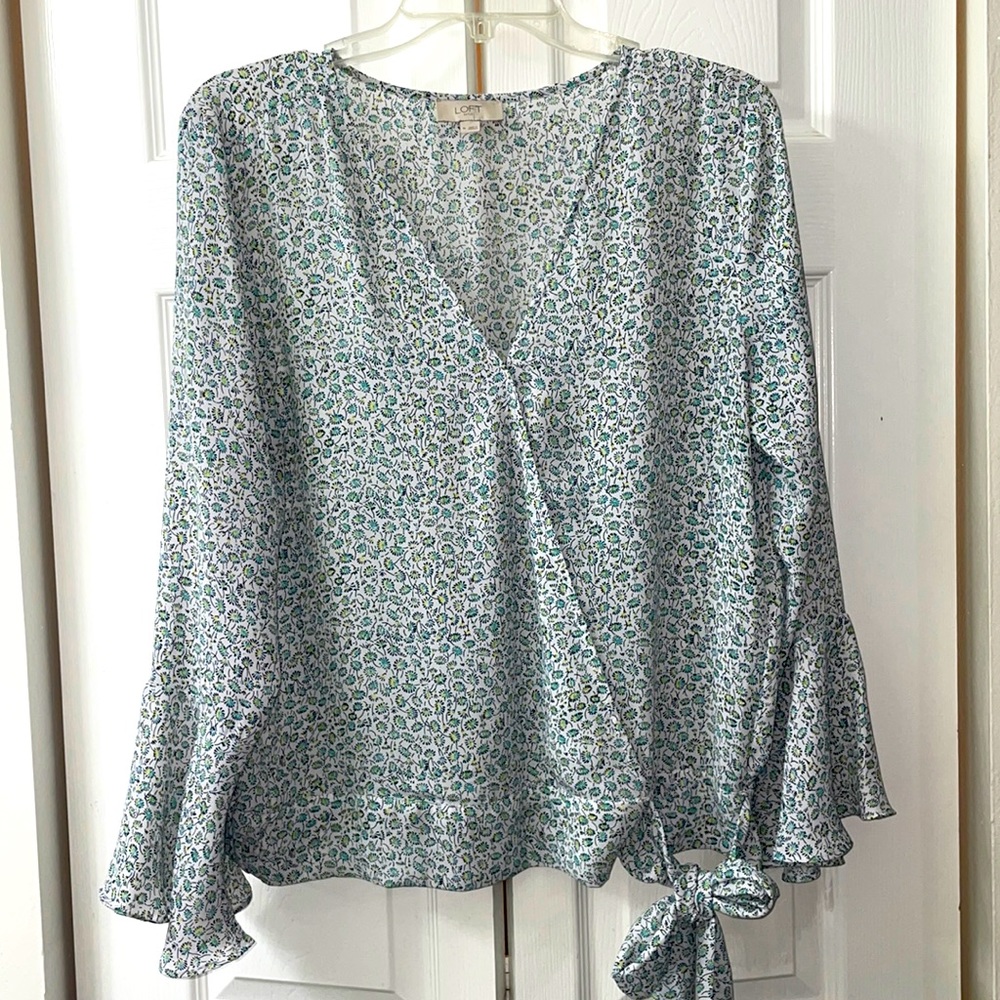 Loft outlet shirt. Cute flower print. Elastic bottom with side tie.